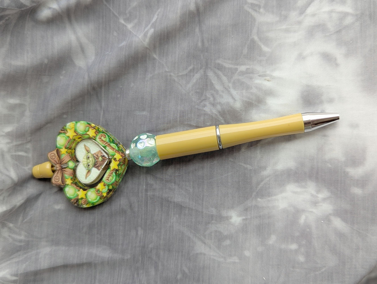 Heart Wreath Gold Beaded Pen